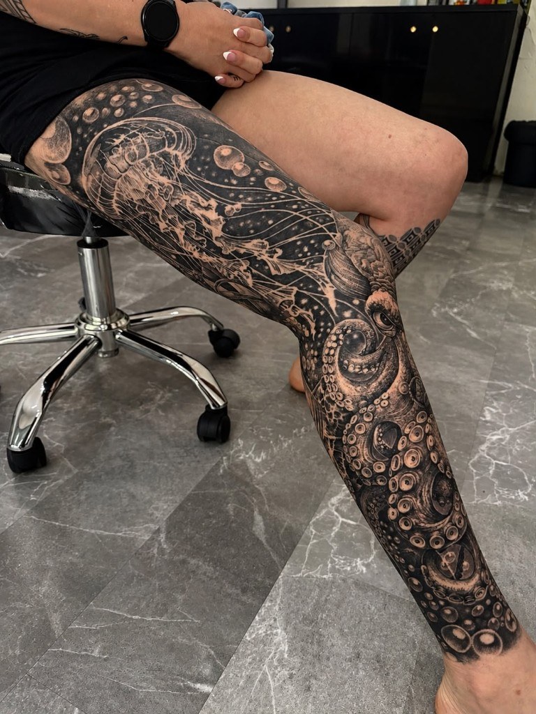 Black and grey jellyfish and octopus tattoo on leg